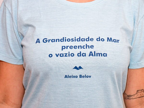 Camiseta - A Grandiosidade do Mar Preenche o Vazio da Alma Fem