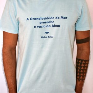Camiseta - A Grandiosidade do Mar Preenche o Vazio da Alma Masc